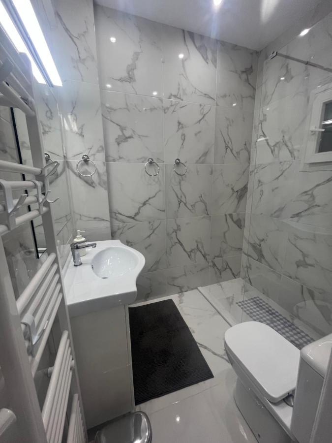 White Apartment Athens Exterior photo