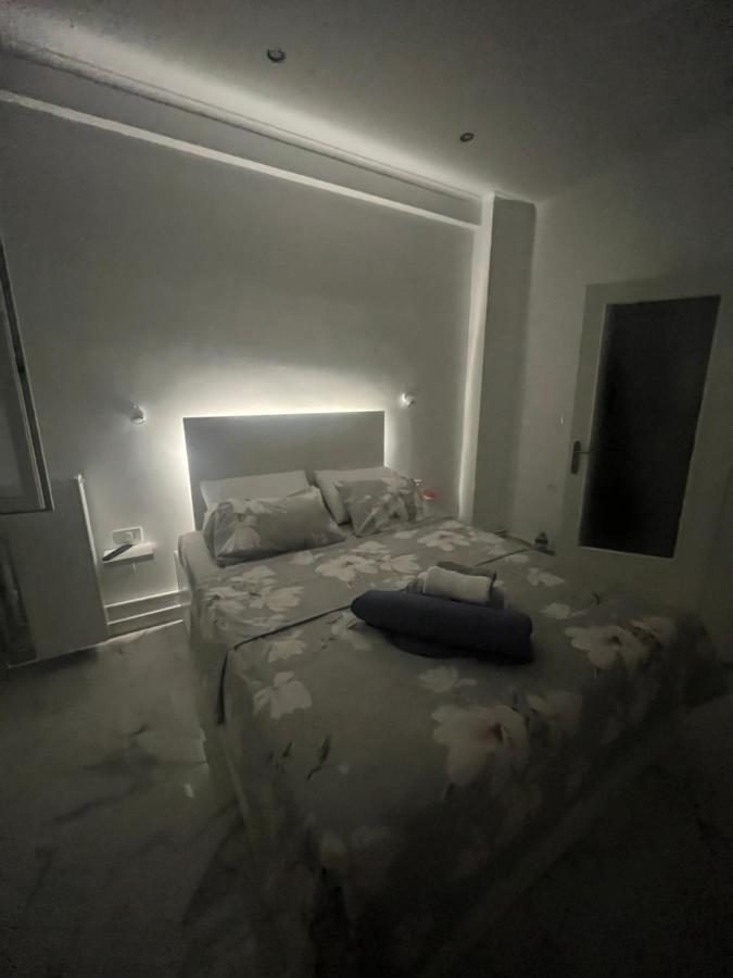 White Apartment Athens Exterior photo